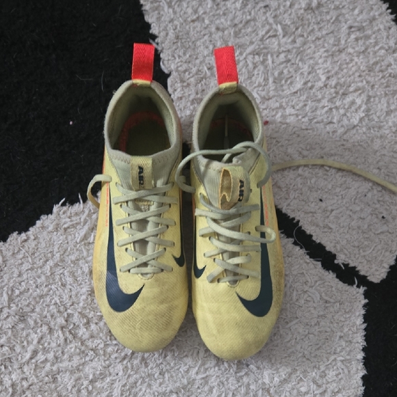 Nike Other - Nike Kids Yellow and Black Sneakers